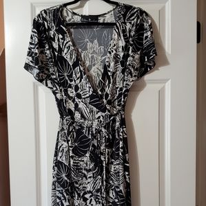 Black & White wrap dress w/flutter sleeves